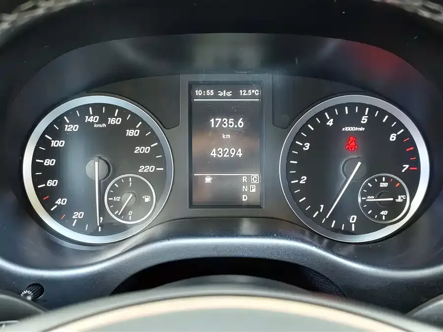 Mercedes-Benz Vito Vito 2021 2.0T Business Edition 7 Seaters 2023 — миниатюра 4