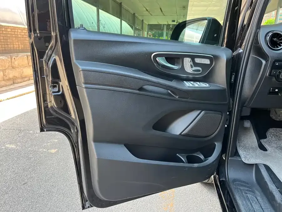 Mercedes-Benz Vito Vito 2024 2.0T Business Edition 7 Seaters 2024 — миниатюра 3
