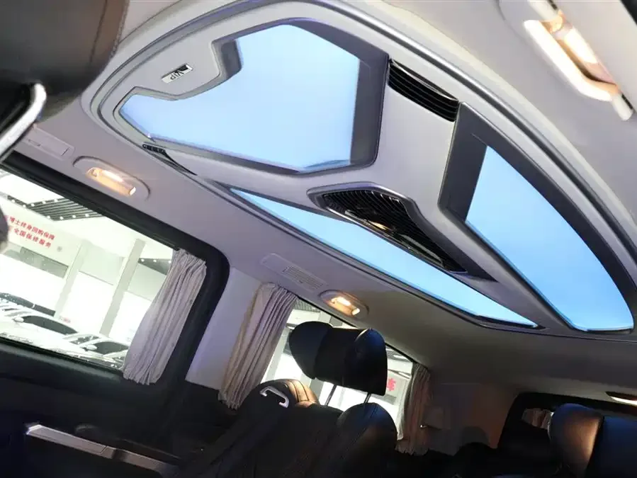 Mercedes-Benz Vito Vito 2023 2.0T Business Edition 7 Seaters 2023 — миниатюра 3