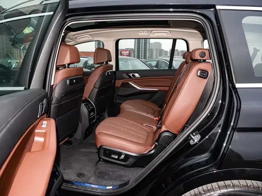 BMW X7 2023 xDrive40i Leading Luxury Package 2023 — миниатюра 3