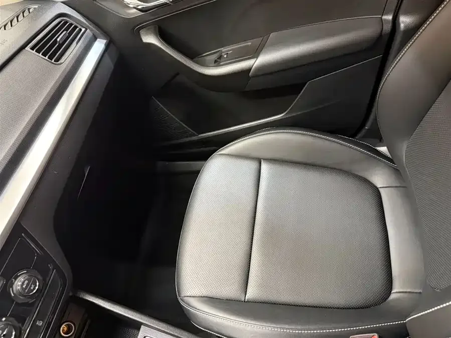 Skoda Kamiq Komic 2022 1.5L automatic comfort version 2022 — миниатюра 4