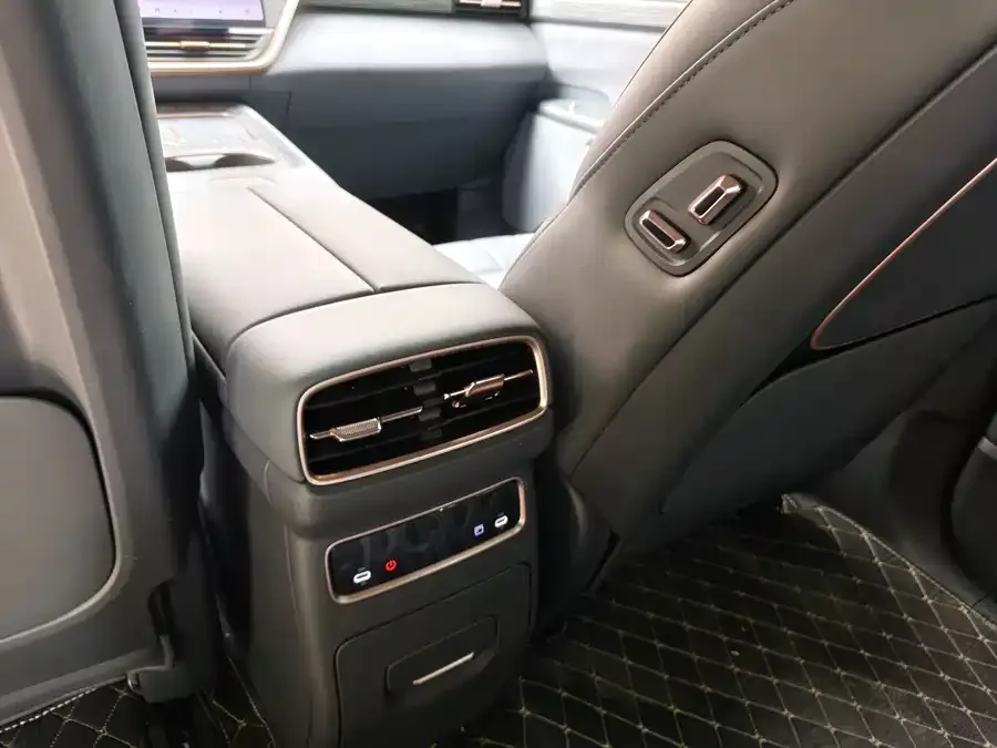 Dongfeng e008 e008 2025 210 Ultra Ruyi Edition 5-seater 2025 — миниатюра 3