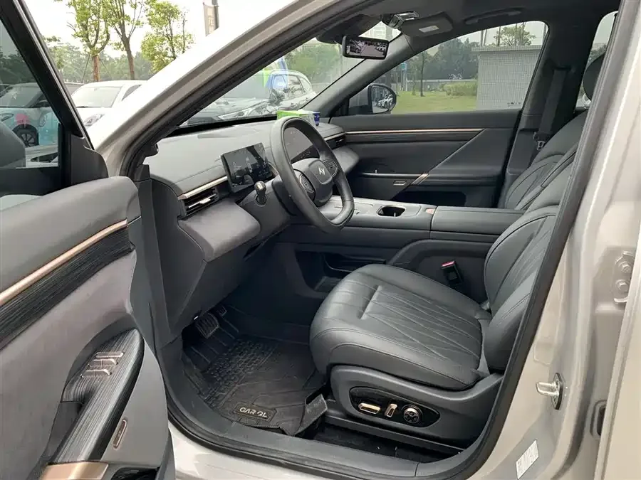 Dongfeng e008 e008 2025 210 Ultra Ruyi Edition 5-seater 2025 — миниатюра 4