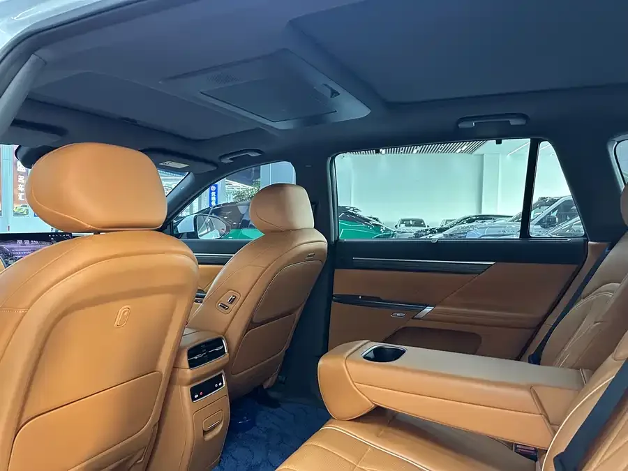Dongfeng e008 e008 2025 210 Ultra Ruyi Edition 5-seater 2025 — миниатюра 3