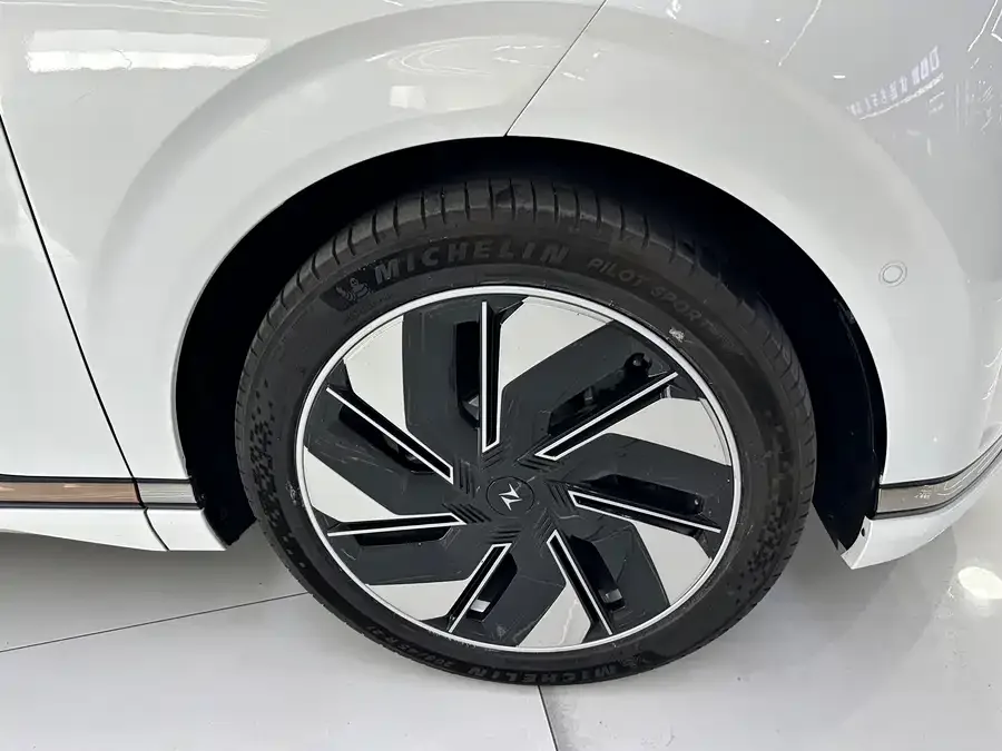 Dongfeng e008 e008 2025 210 Ultra Ruyi Edition 5-seater 2025 — миниатюра 5