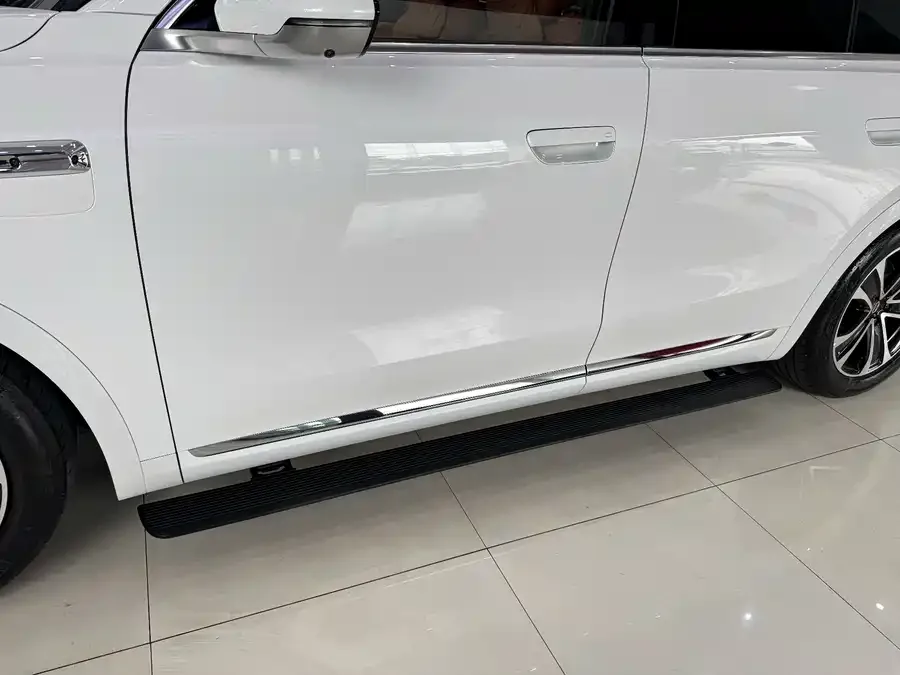 AITO M7 Wenjie M7 2026 Extended Range Ultra 4WD 6-Seater (192-line LiDAR) 2025 — миниатюра 4