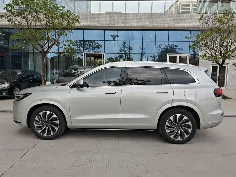AITO M7 QM7 2024 1.5T RWD Plus Edition 5 Seaters 2024 — миниатюра 4
