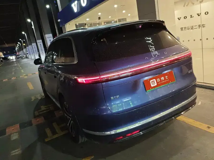 AITO M7 Wenjie M7 2026 Extended Range Ultra 4WD 5-Seater (192-line LiDAR) 2025 — миниатюра 4
