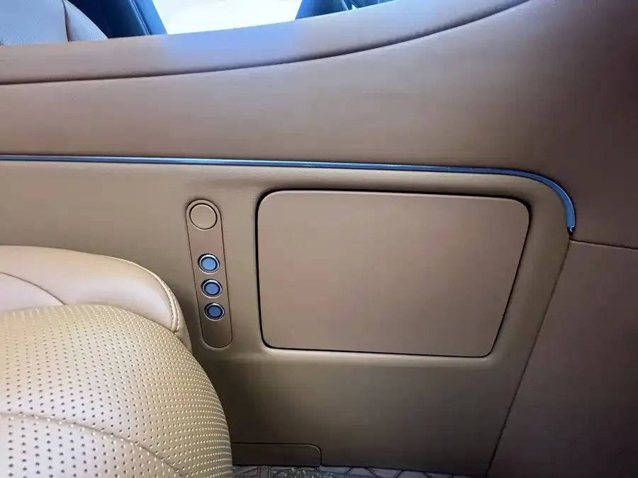 AITO M9 Wenjie M9 2024 Extended Range Ultra Edition 52kWh 5-seater Edition 2024 — миниатюра 4
