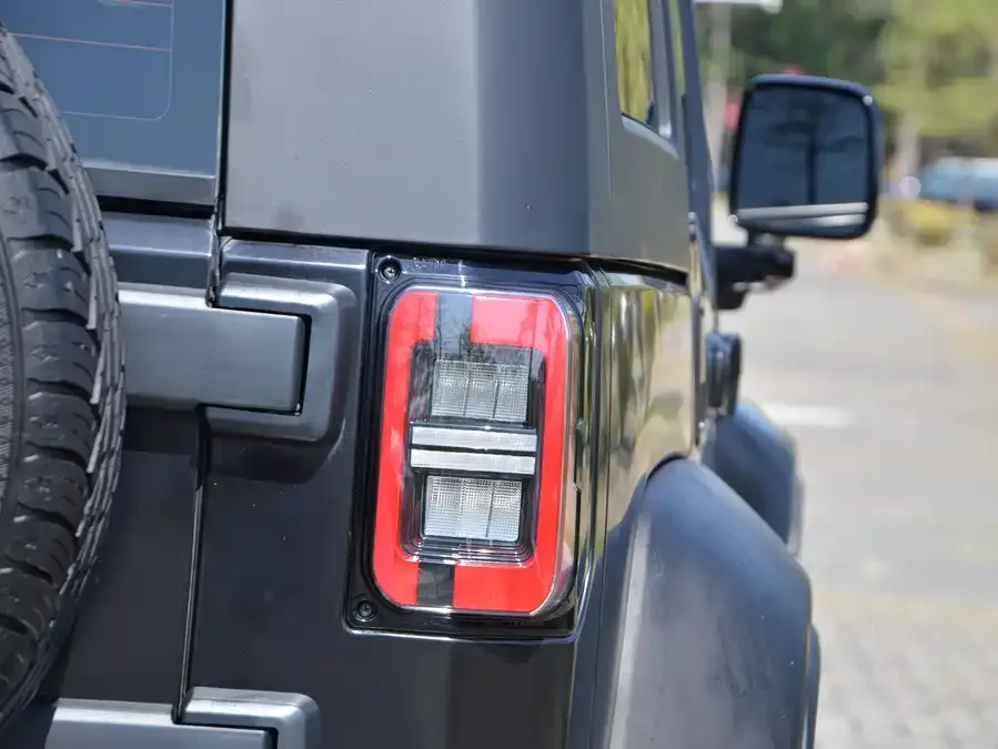 BAIC BJ40 Beijing Off-road BJ40 2023 2.0D Automatic 4WD Blade Hero Edition Knight Edition 2023 — миниатюра 2