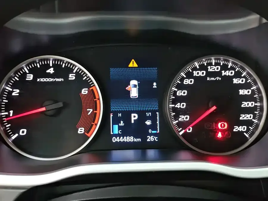 Mitsubishi Yige Yige 2022 1.5T CVT 2WD Fearless Edition 2023 — миниатюра 4