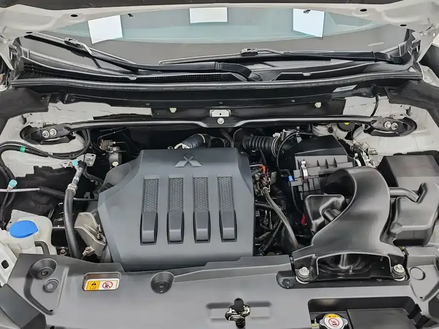 Mitsubishi Yige Yige 2022 1.5T CVT 2WD Fearless Edition 2023 — миниатюра 5