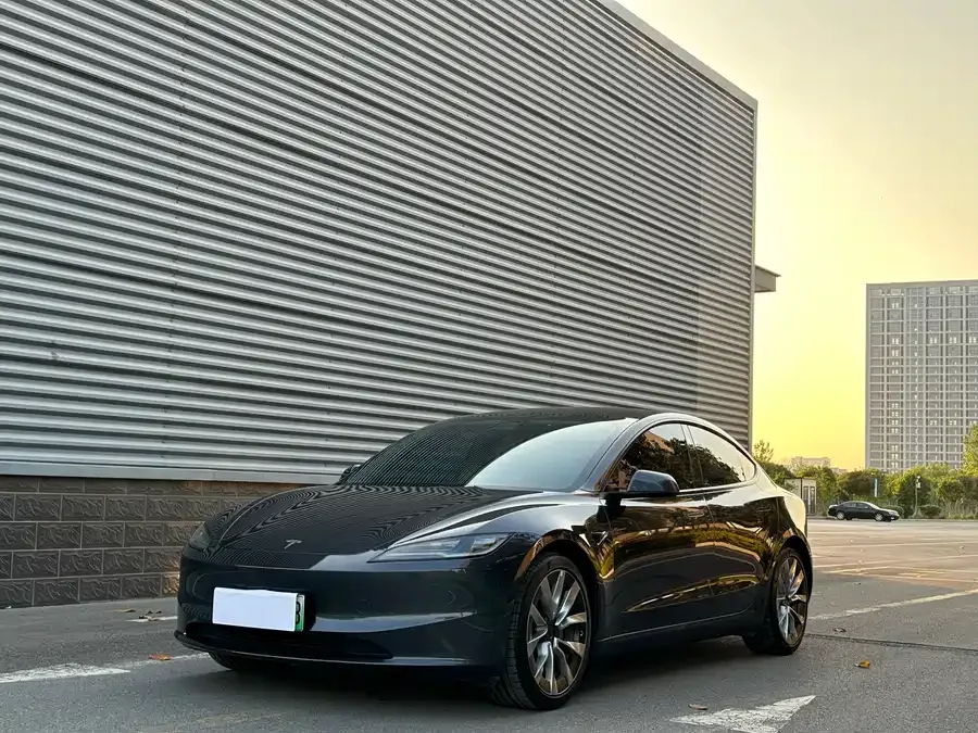 Tesla Model 3 2024