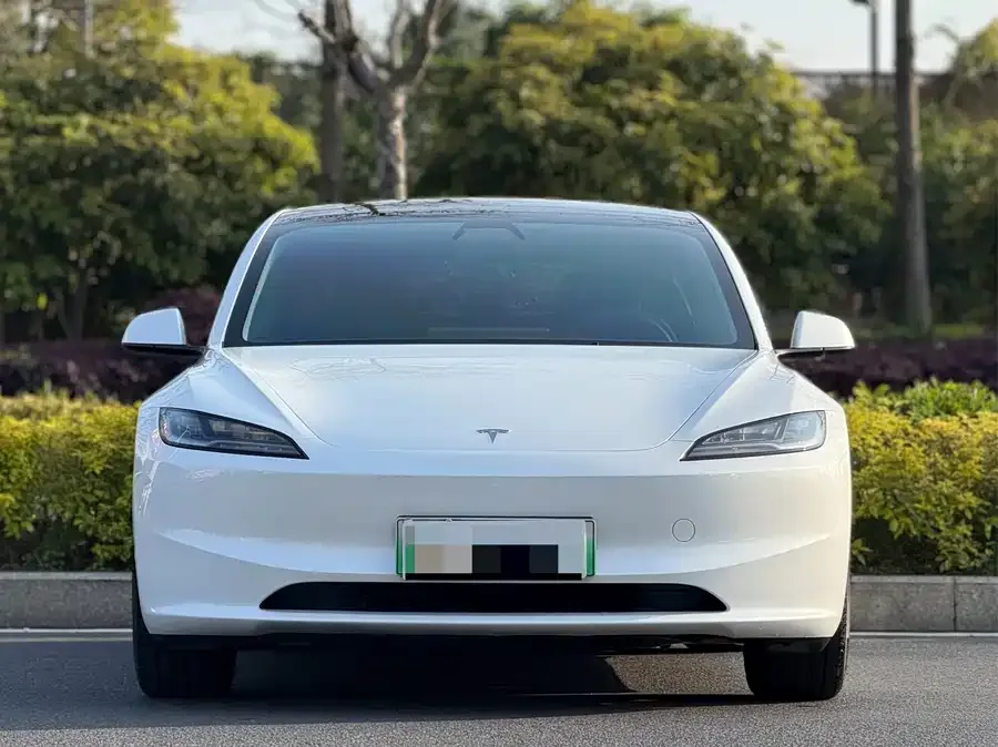 Tesla Model 3 Model 3 2023 rear-wheel drive version 2024 — миниатюра 4