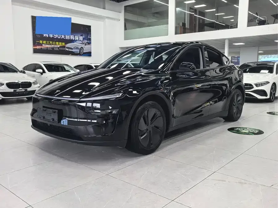 Tesla Model Y 2025