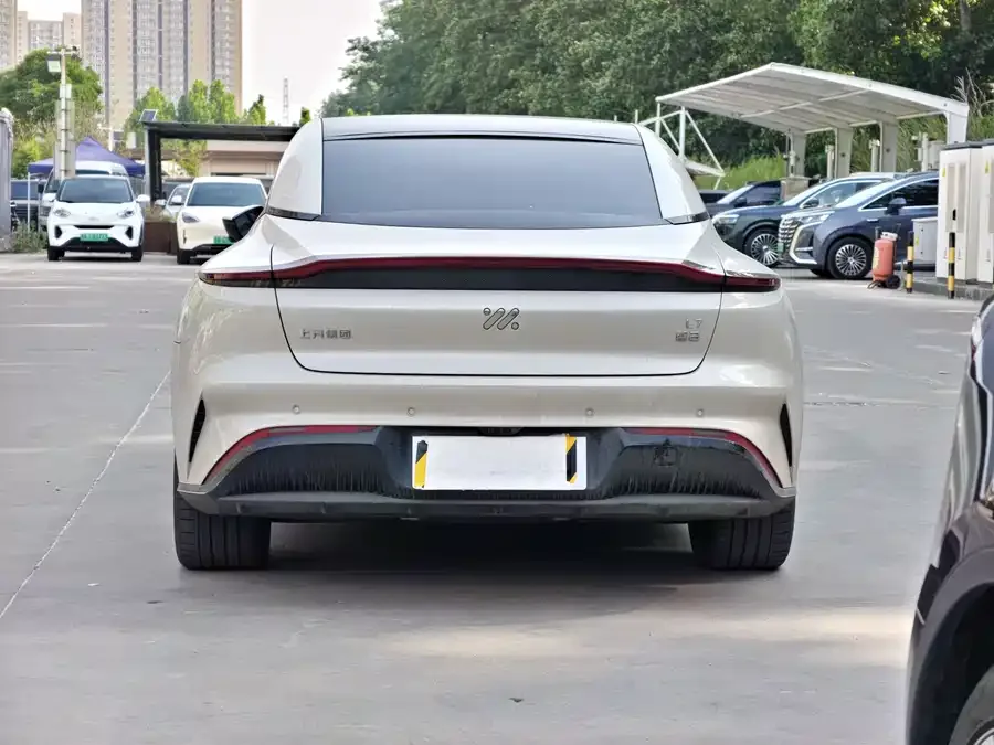 IM Motors L7 Zhiji L7 2022 Dynamic 2023 — миниатюра 2