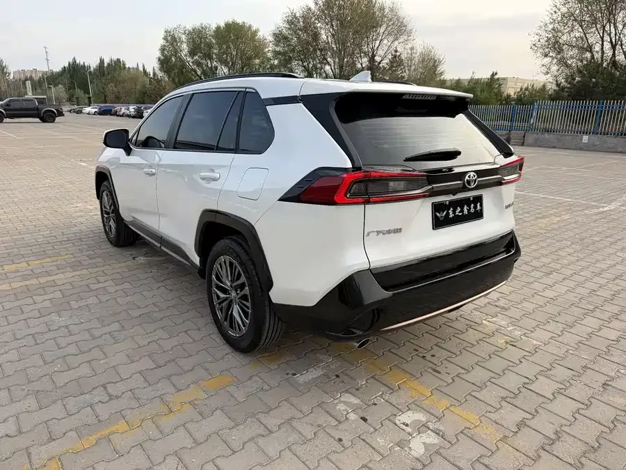 Toyota Wildlander Wildlander 2024 2.0L CVT 2WD Luxury PLUS Edition 2025 — миниатюра 2