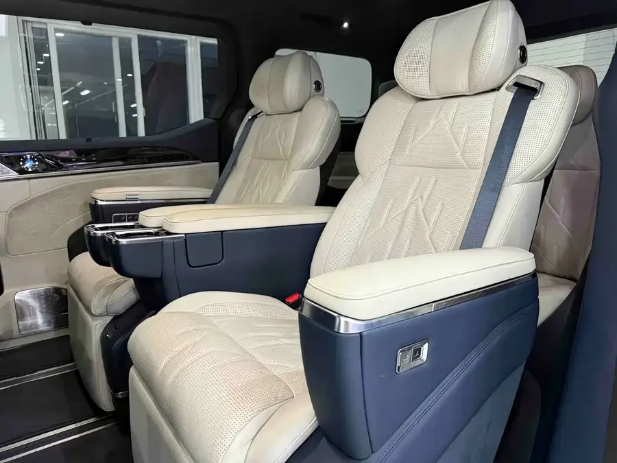Zeekr 009 Zeekr 009 2024 six-seat executive version four-wheel drive 108kWh 2025 — миниатюра 2
