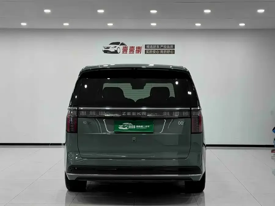 Zeekr 009 Zeekr 009 2024 six-seat executive version four-wheel drive 108kWh 2025 — миниатюра 3