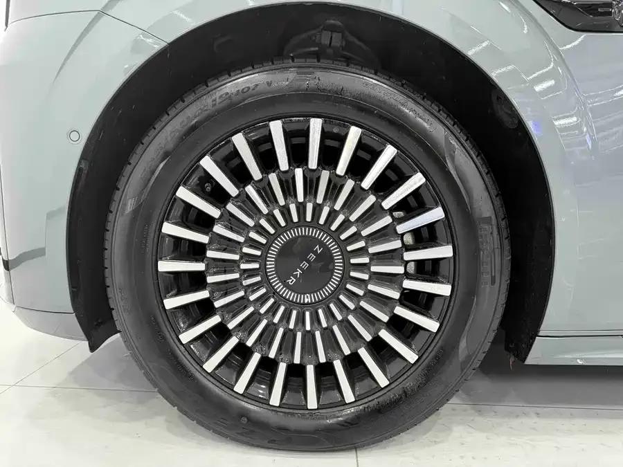 Zeekr 009 Zeekr 009 2024 six-seat executive version four-wheel drive 108kWh 2025 — миниатюра 5