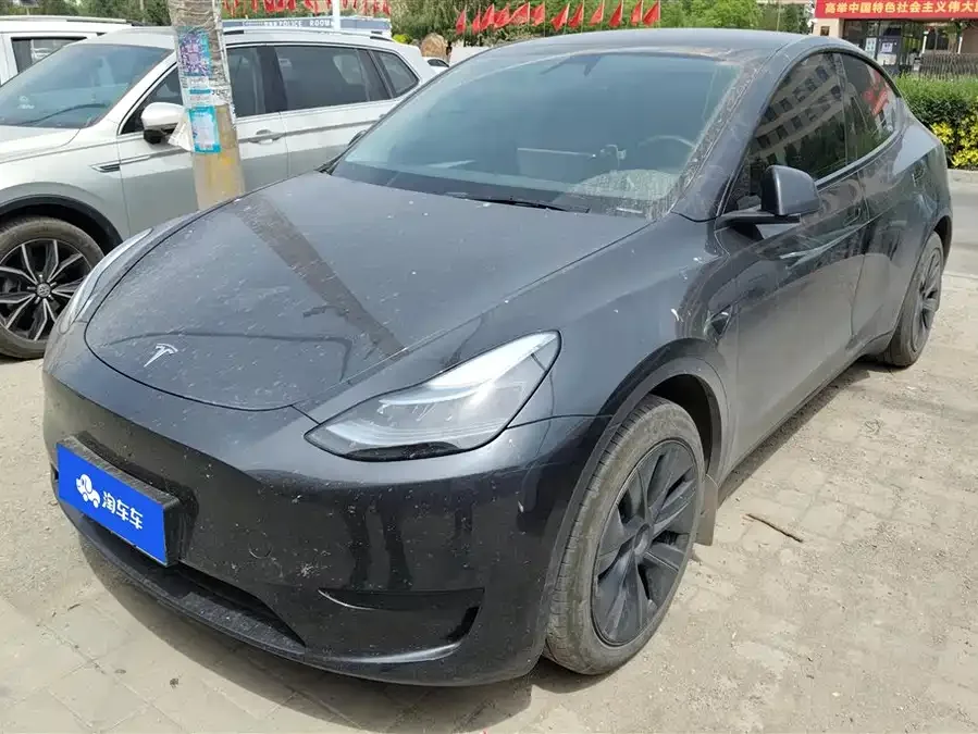 Tesla Model Y 2024