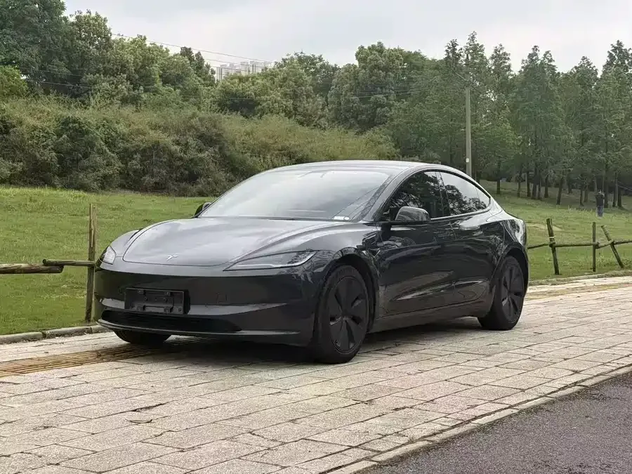 Tesla Model 3 2024