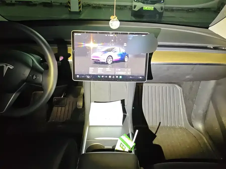 Tesla Model Y Model Y 2022 facelift rear-wheel drive version 2023 — миниатюра 4
