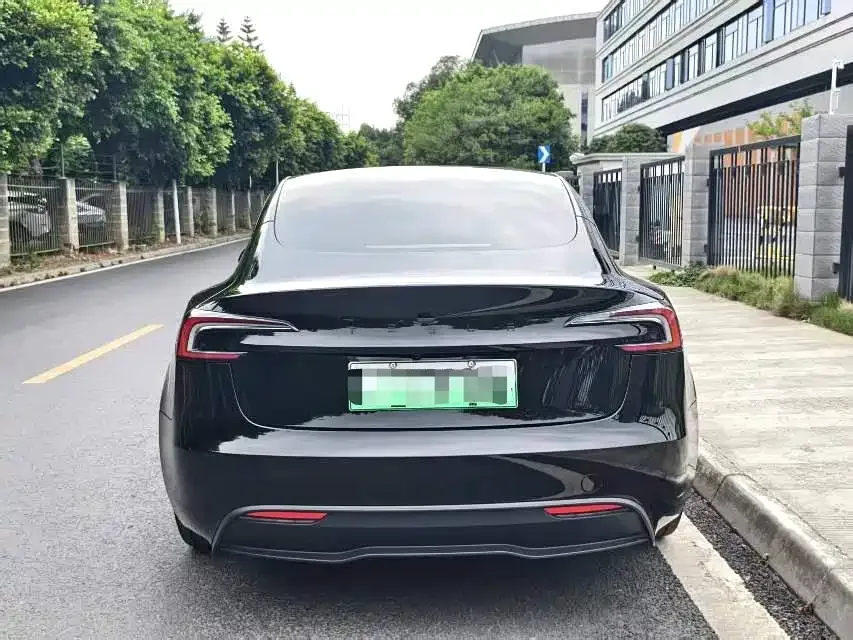 Tesla Model 3 Model 3 2023 rear-wheel drive version 2024 — миниатюра 4
