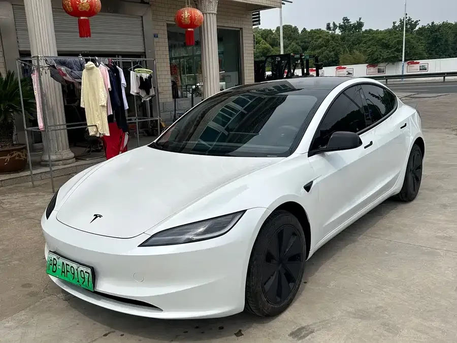 Tesla Model 3 2025