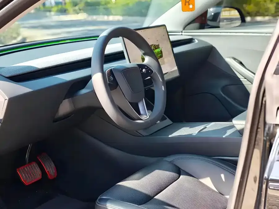 Tesla Model 3 Model 3 2023 rear-wheel drive version 2024 — миниатюра 4