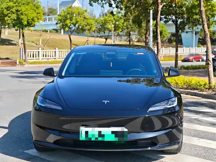 Tesla Model 3 2024
