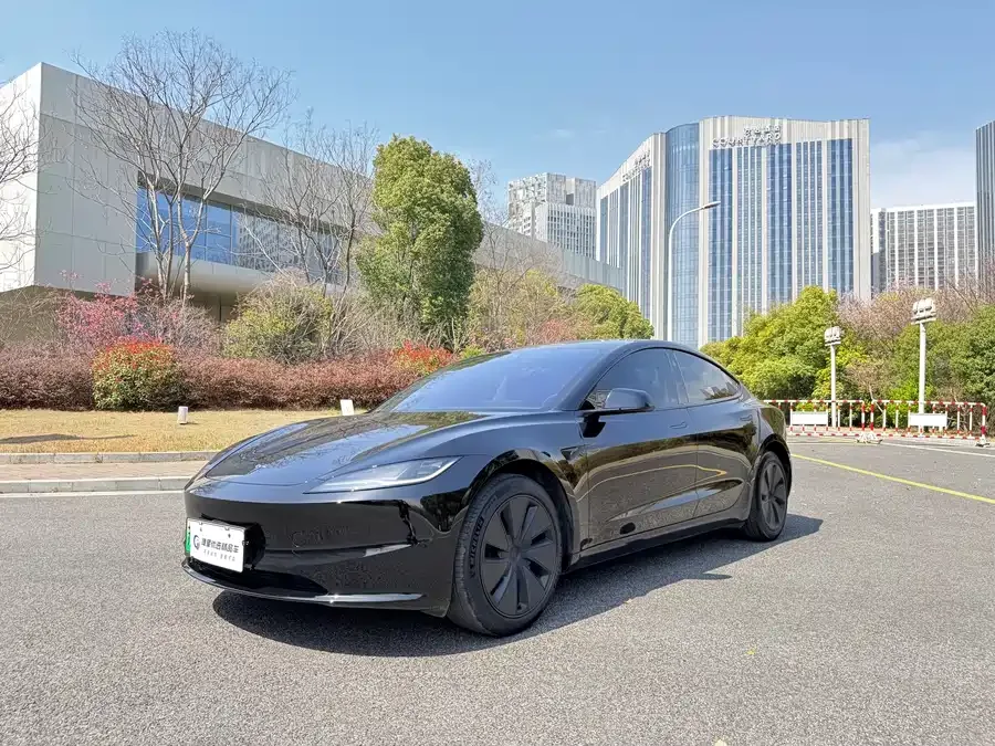 Tesla Model 3 2024