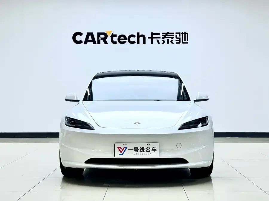 Tesla Model 3 2024