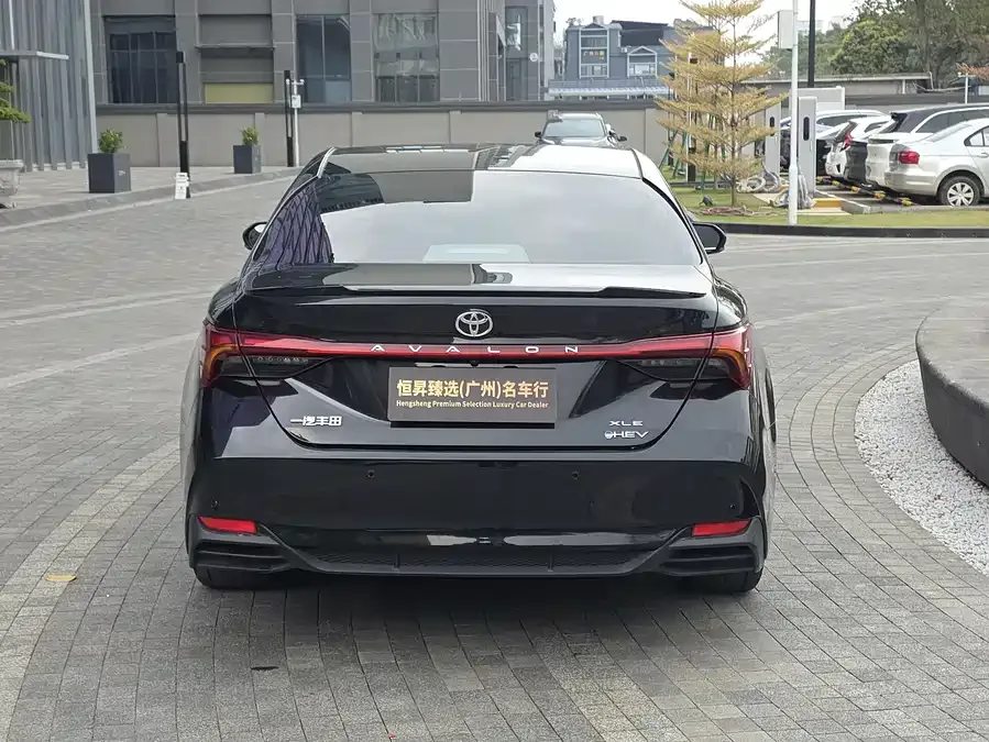 Toyota Avalon 2024 Avalon Hybrid 2.5L XLE Premium Edition 2024 — миниатюра 2