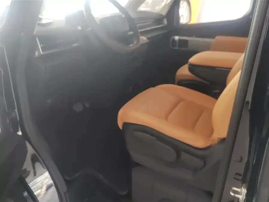 Remote Super VAN 2025 Yuecheng Edition Remote Super VAN (Short Wheelbase, Low Roof) 83kWh 2025 — миниатюра 3