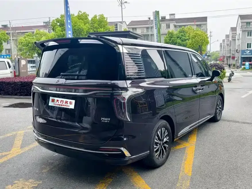 Hongqi HQ9 PHEV Hongqi HQ9 PHEV 2024 2.0T 4WD Luxury Edition 2024 — миниатюра 3