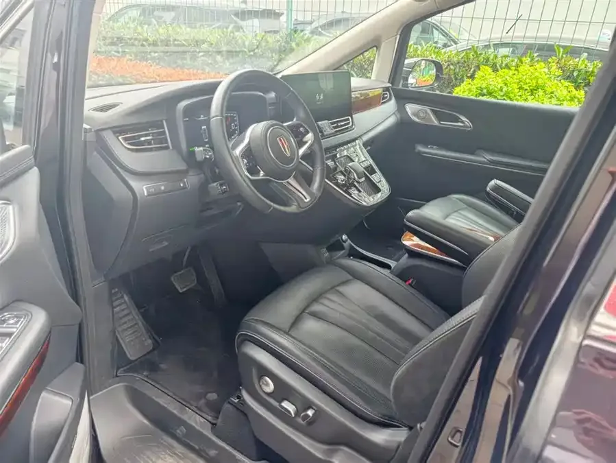 Hongqi HQ9 PHEV Hongqi HQ9 PHEV 2024 2.0T 4WD Luxury Edition 2024 — миниатюра 4