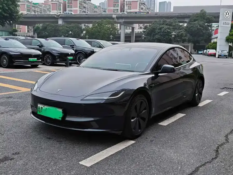 Tesla Model 3 2024
