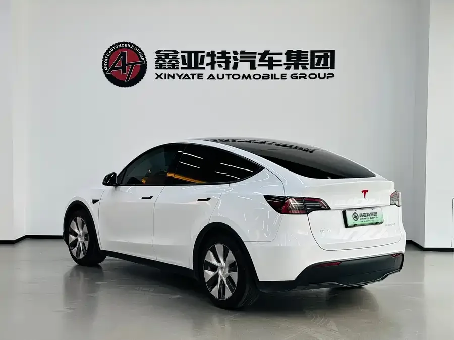 Tesla Model Y Model Y 2022 facelift rear-wheel drive version 2023 — миниатюра 2
