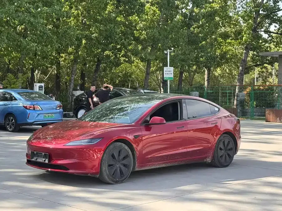 Tesla Model 3 2024