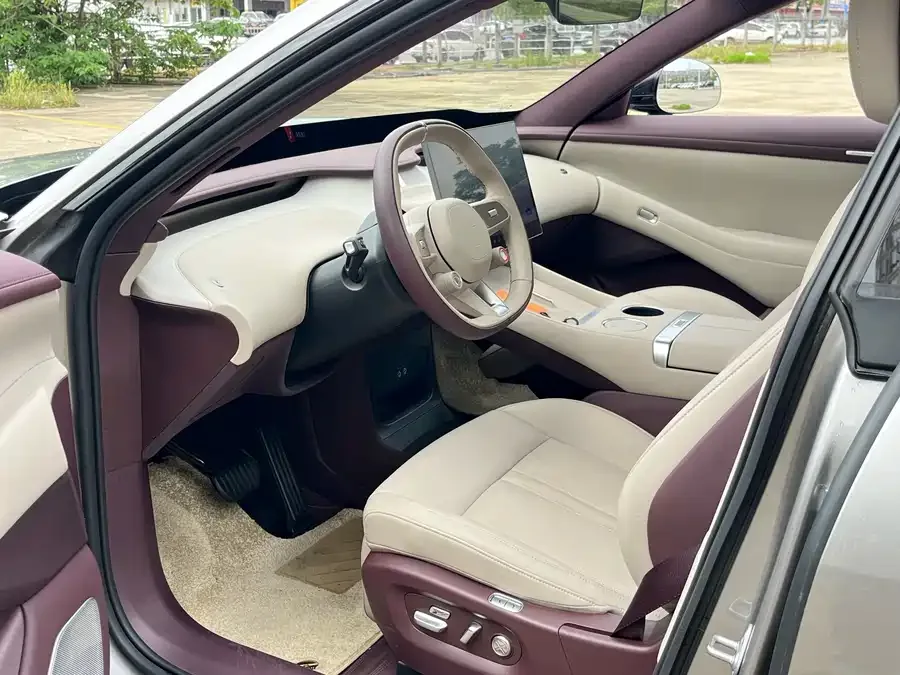 Xiaomi YU7 Xiaomi YU7 2025 Ultra-Long-Range Rear-Wheel Drive Edition 2025 — миниатюра 3