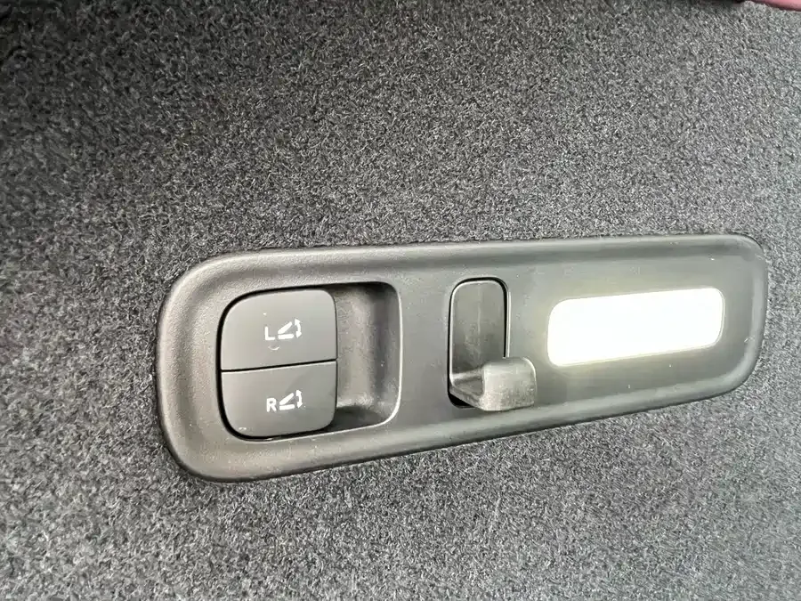 Xiaomi YU7 Xiaomi YU7 2025 Ultra-Long-Range Rear-Wheel Drive Edition 2025 — миниатюра 5