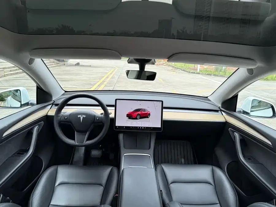 Tesla Model Y Model Y 2022 facelift rear-wheel drive version 2023 — миниатюра 2