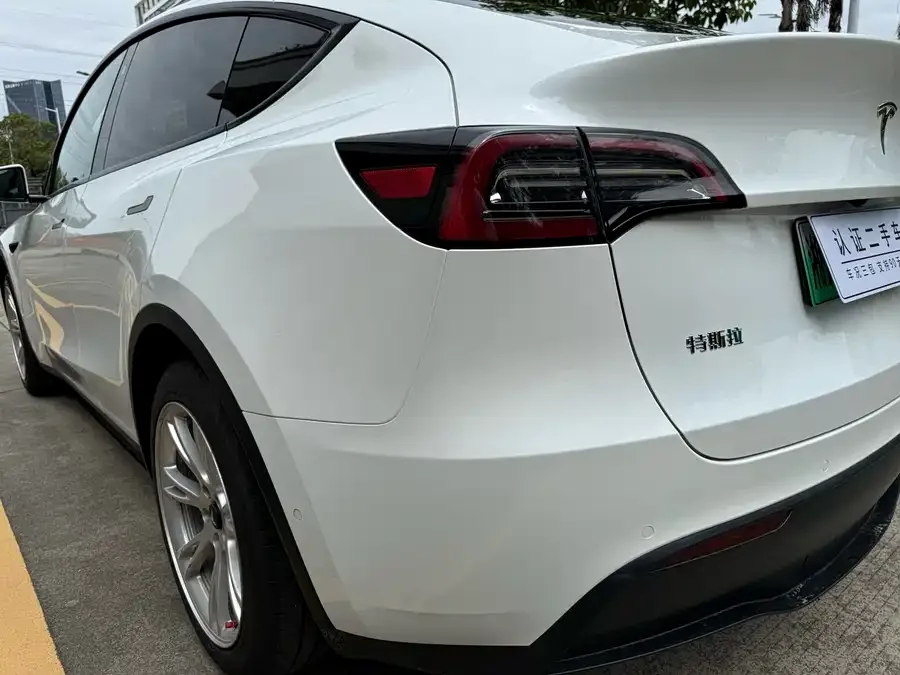 Tesla Model Y Model Y 2022 facelift rear-wheel drive version 2023 — миниатюра 4