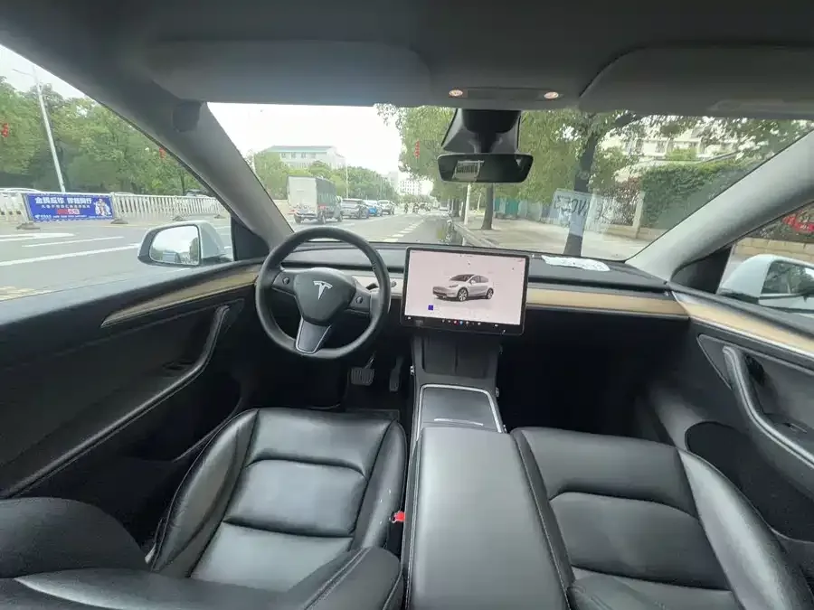 Tesla Model Y Model Y 2022 facelift rear-wheel drive version 2022 — миниатюра 2