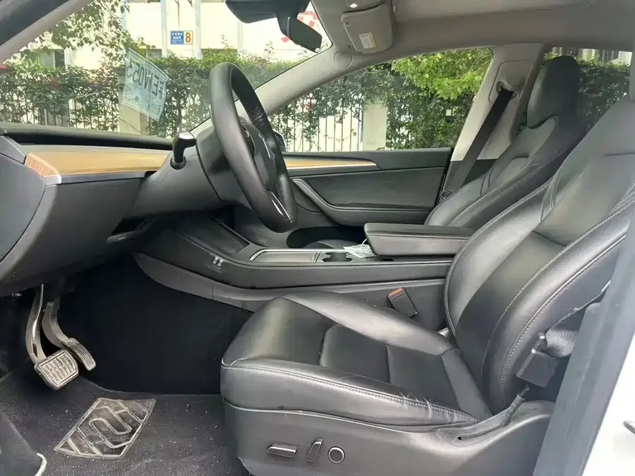 Tesla Model Y Model Y 2022 facelift rear-wheel drive version 2022 — миниатюра 4