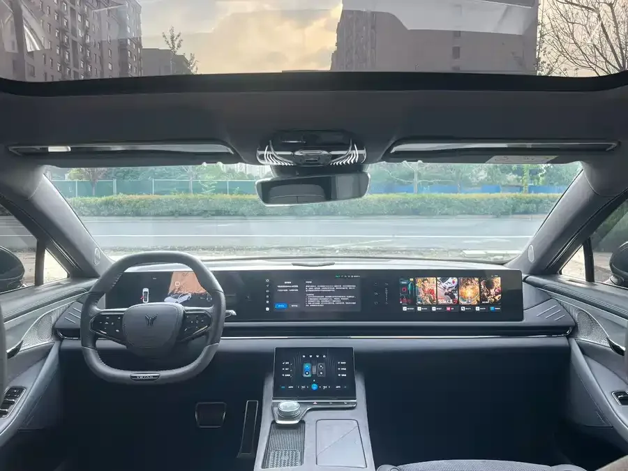 Voyah Lantu light chasing Lantu Light Chasing 2024 PHEV 4WD Long-Range Executive Edition 2024 — миниатюра 2