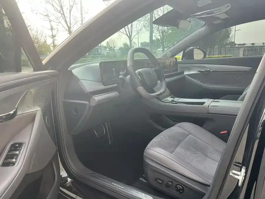 Voyah Lantu light chasing Lantu Light Chasing 2024 PHEV 4WD Long-Range Executive Edition 2024 — миниатюра 4