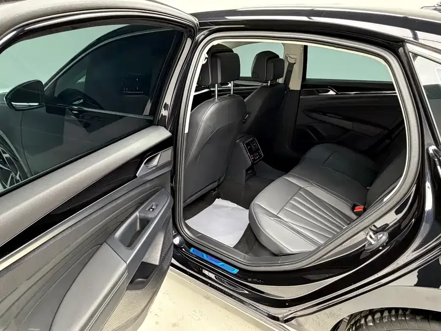 Volkswagen Passat Passat 2025 Outstanding Model 330TSI Starry Sky Elite Edition 2025 — миниатюра 4