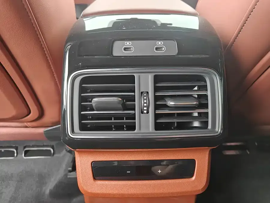 Audi Q5L 2026 2.0T Exclusive Edition for Million Users 2026 — миниатюра 4